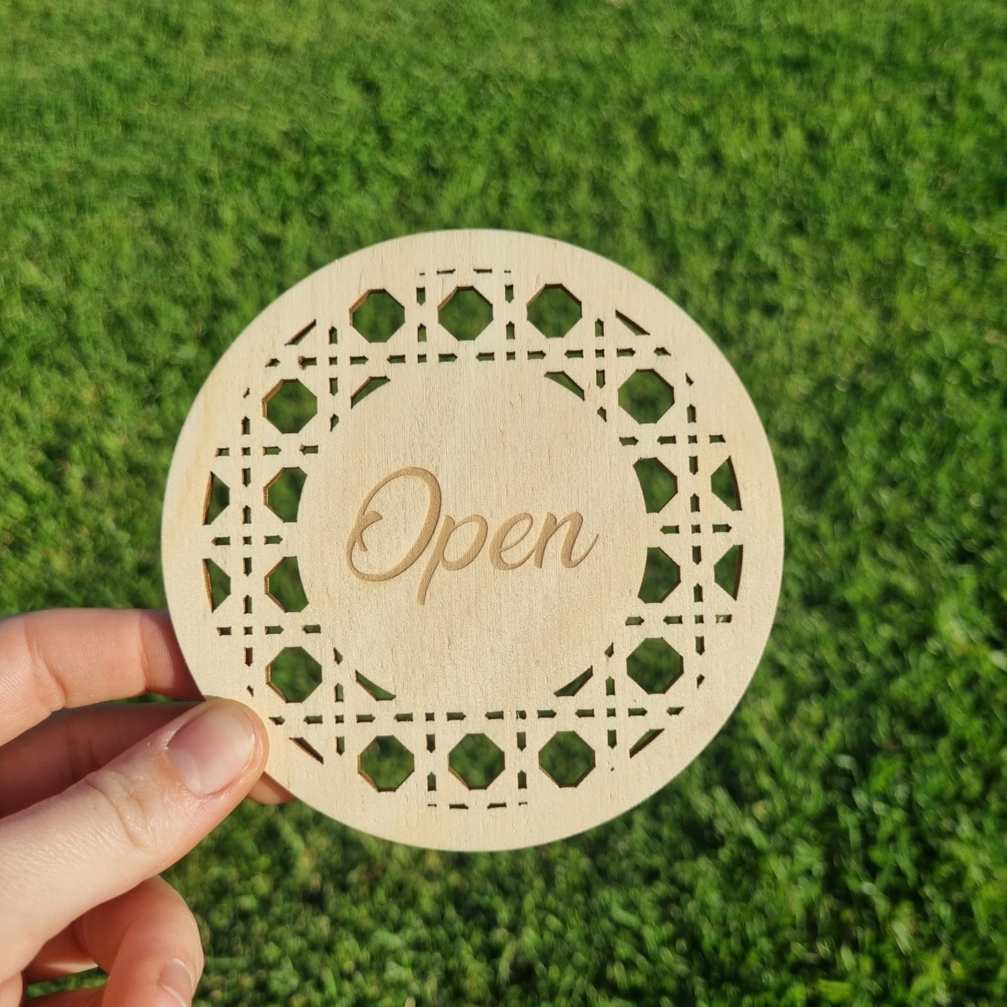 Open/Close mini rattan sign