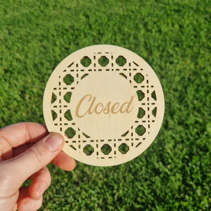 Open/Close mini rattan sign