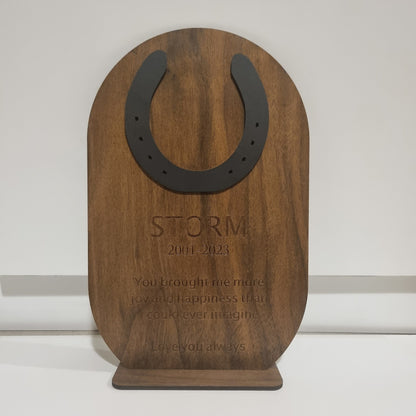 Memorial Plaque - Horse shoe