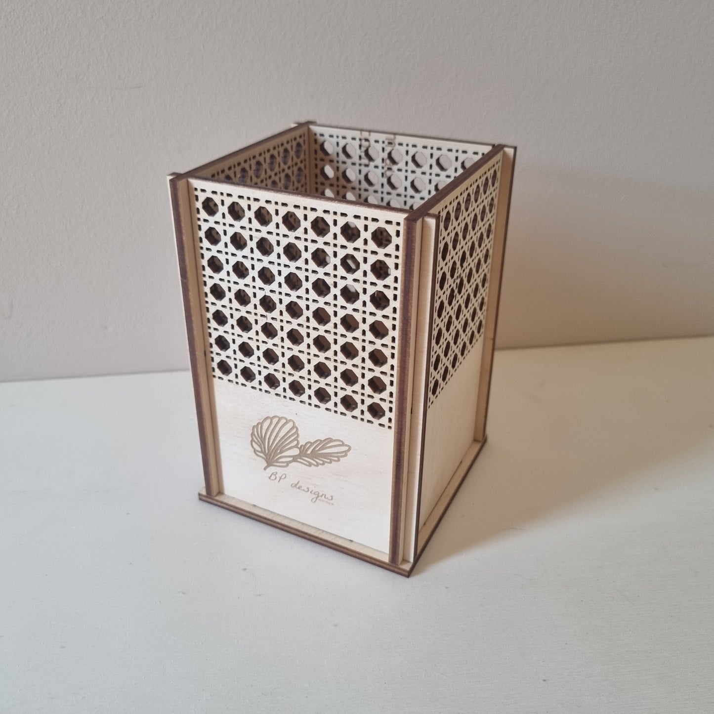 Pen holder - rattan pattern