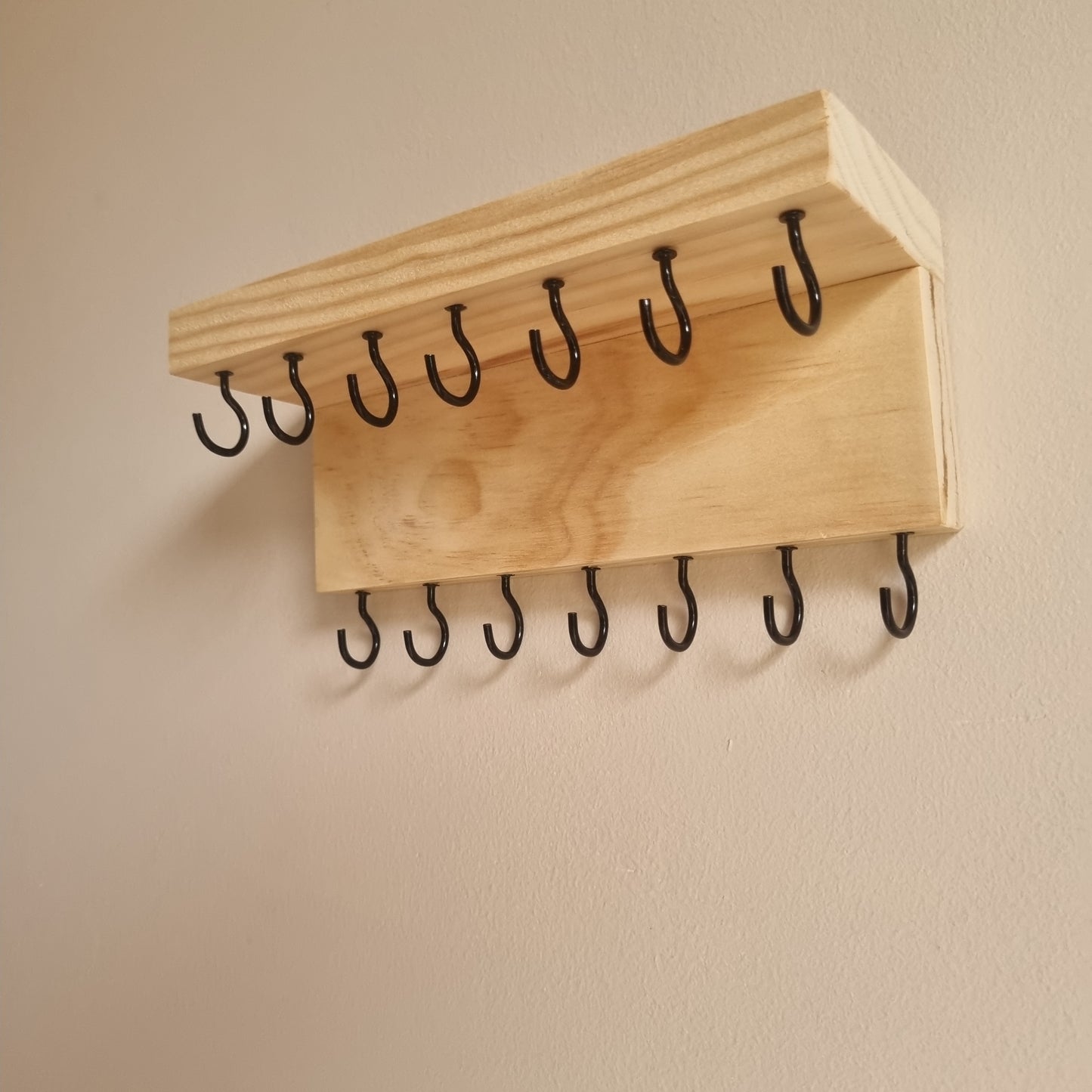 Timber keys holder with shelf