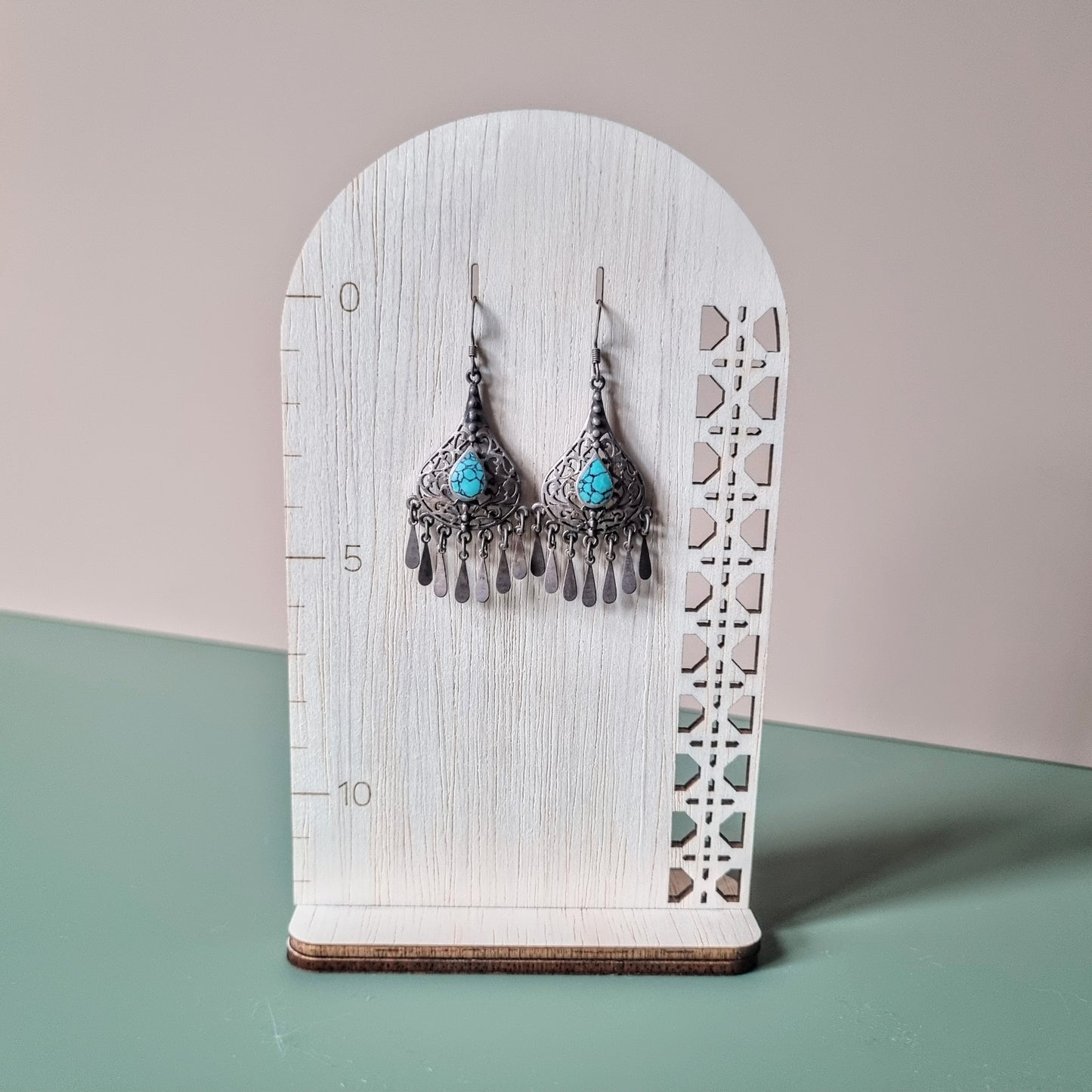 Earring holder with measurements