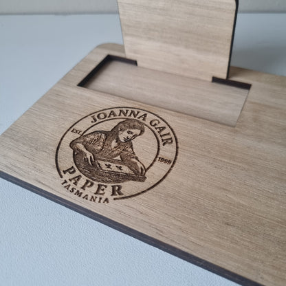 Tyro reader and business card holder - engraved logo