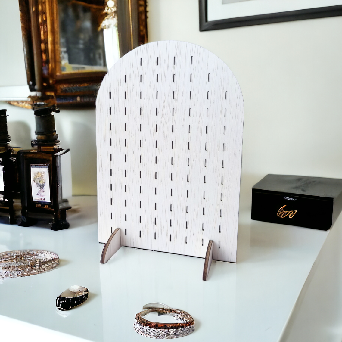 Arch earring holder