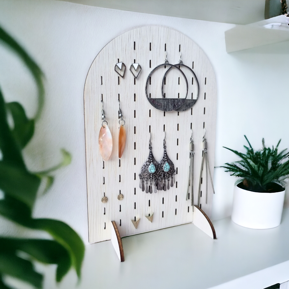 Arch earring holder