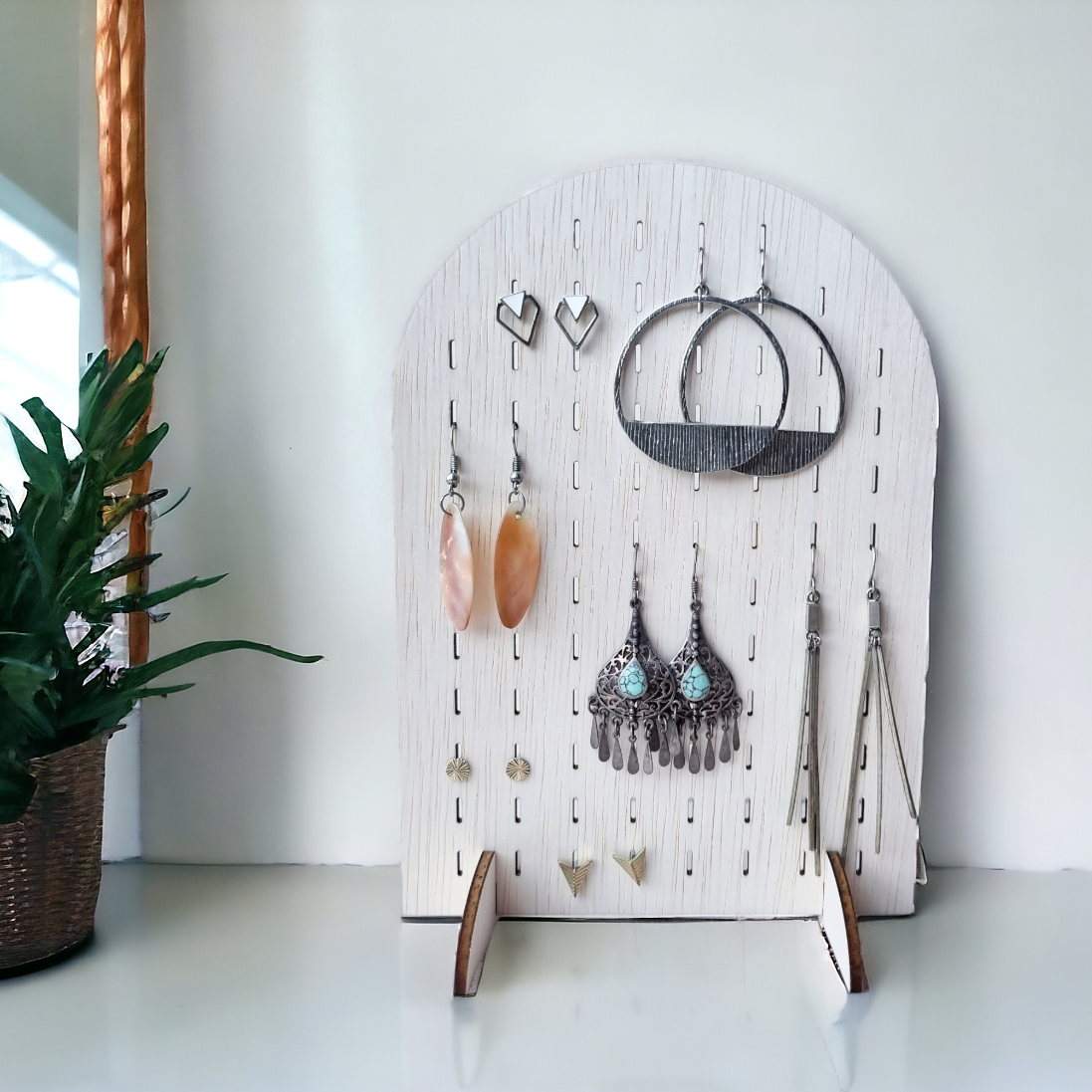 Arch earring holder